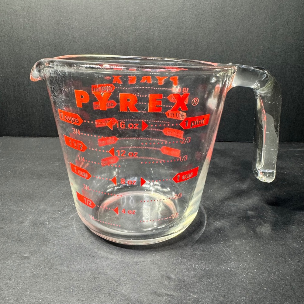 Vintage Pyrex 2 Cup Glass Measuring Cup Red Lettering D-Handle Made in USA 500ml